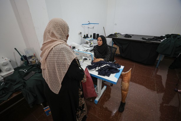 Foto - İsrail'in saldırılarında bacağını kaybeden Filistinli kadın hayat mücadelesini sürdürüyor