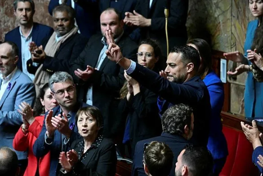 Foto - İsrail’in uşakları Filistin bayrağı açan milletvekiline bakın ne yaptı?