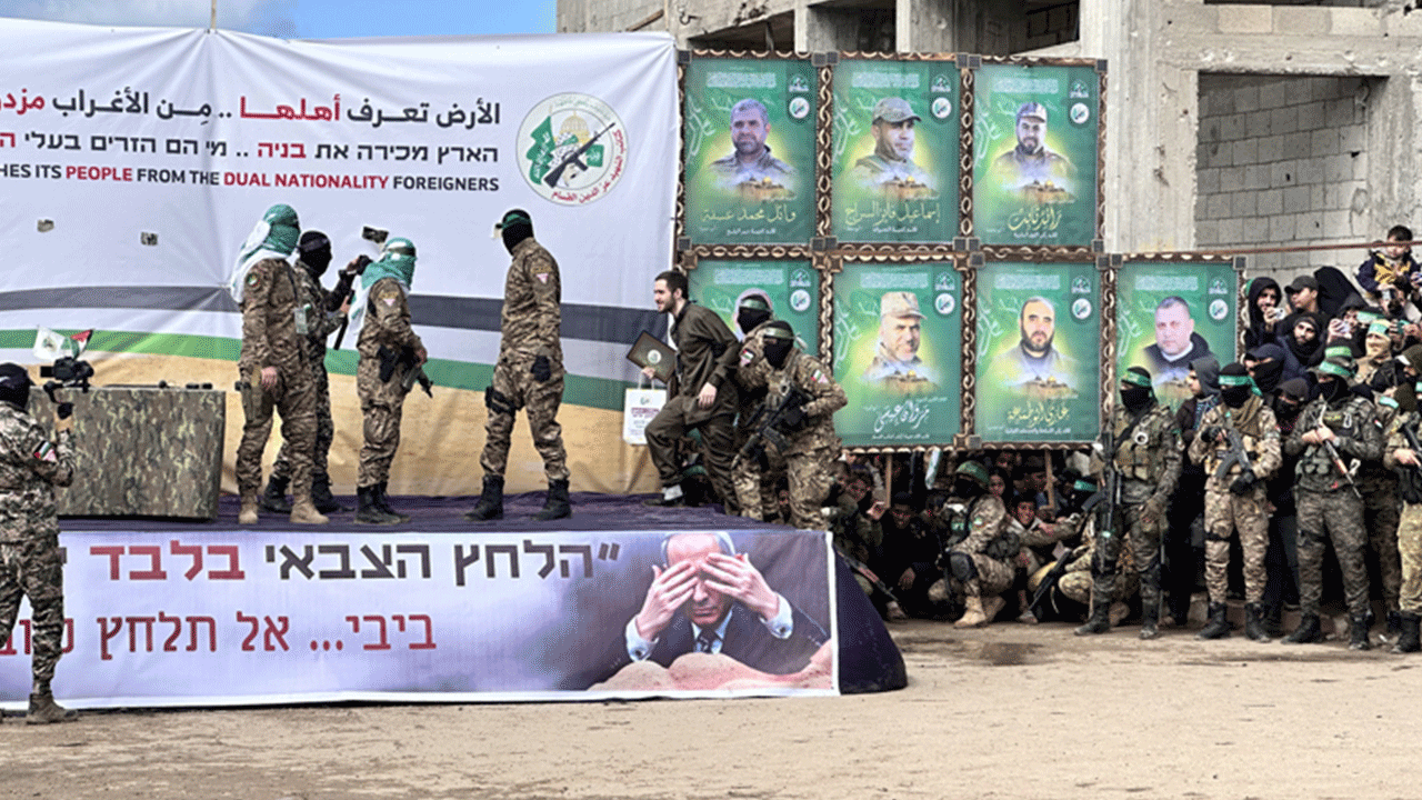 Foto - İsrailli esir, Kassam mücahidini alnından öptü