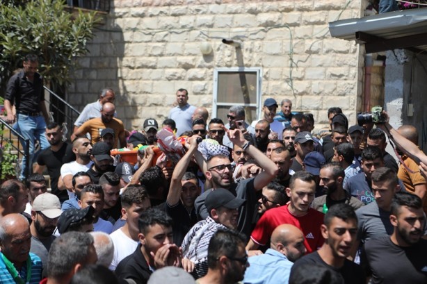 Foto - İsrailli teröristlerin öldürdüğü Filistinli çocuk toprağa verildi! Bir daha saldırdılar