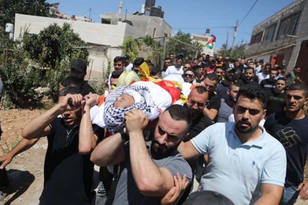 Foto - İsrailli teröristlerin öldürdüğü Filistinli çocuk toprağa verildi! Bir daha saldırdılar