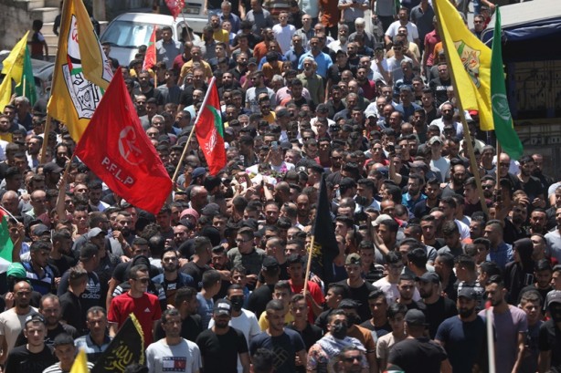 Foto - İsrailli teröristlerin öldürdüğü Filistinli çocuk toprağa verildi! Bir daha saldırdılar