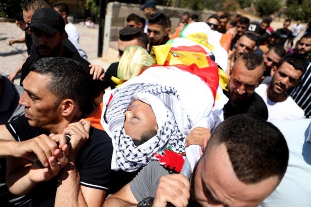 Foto - İsrailli teröristlerin öldürdüğü Filistinli çocuk toprağa verildi! Bir daha saldırdılar