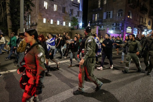 Foto - İsrailliler ateşkes için sokaklara indi