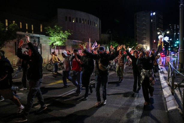 Foto - İsrailliler ateşkes için sokaklara indi