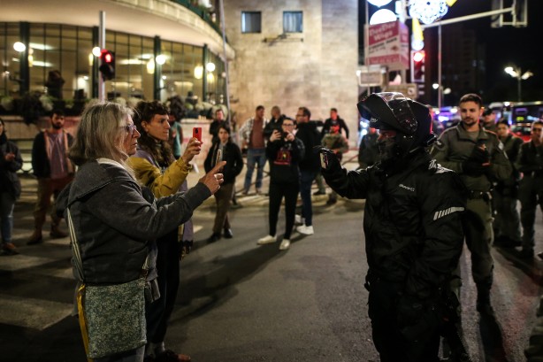 Foto - İsrailliler ateşkes için sokaklara indi