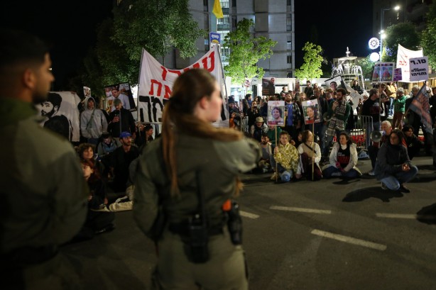 Foto - İsrailliler ateşkes için sokaklara indi