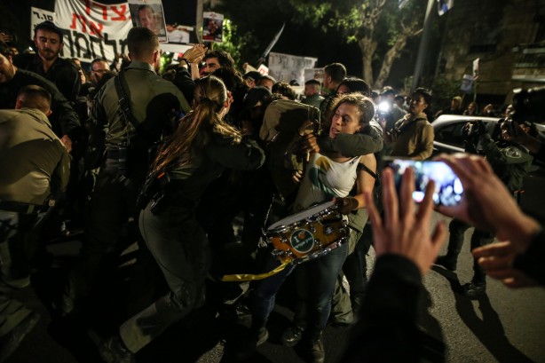 Foto - İsrailliler ateşkes için sokaklara indi