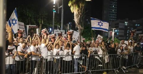 Foto - İsrailliler ayaklandı ‘Sen başlattın sen suçlusun’ Netanyahu’nun evinin önünde büyük protesto