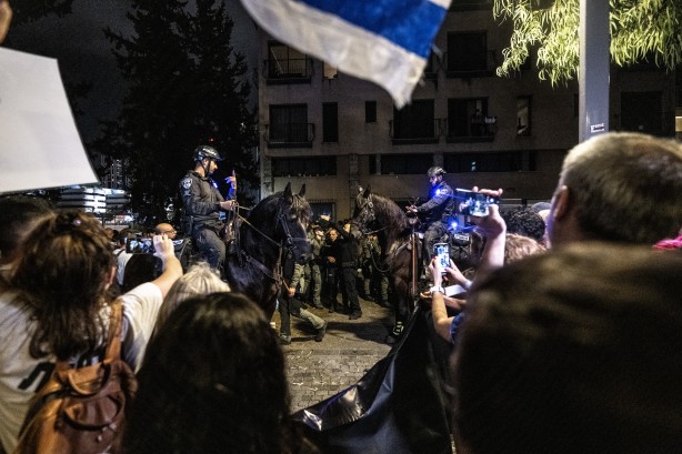 Foto - İsrailliler Netanyahu'ya karşı ayaklandı! Katil Netanyahu'ya protesto şoku