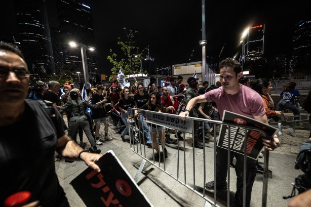 Foto - İsrailliler Netanyahu'ya karşı ayaklandı! Katil Netanyahu'ya protesto şoku
