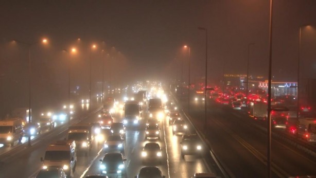 Foto - Köprü kayboldu, İstanbul sise teslim! Kartpostallık manzaralar