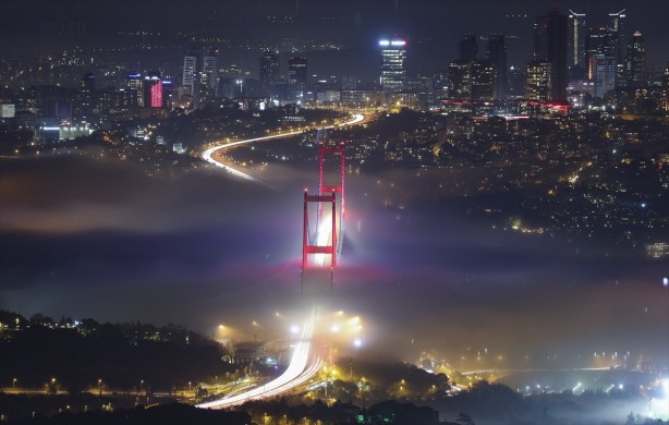 Köprü kayboldu, İstanbul sise teslim! Kartpostallık manzaralar