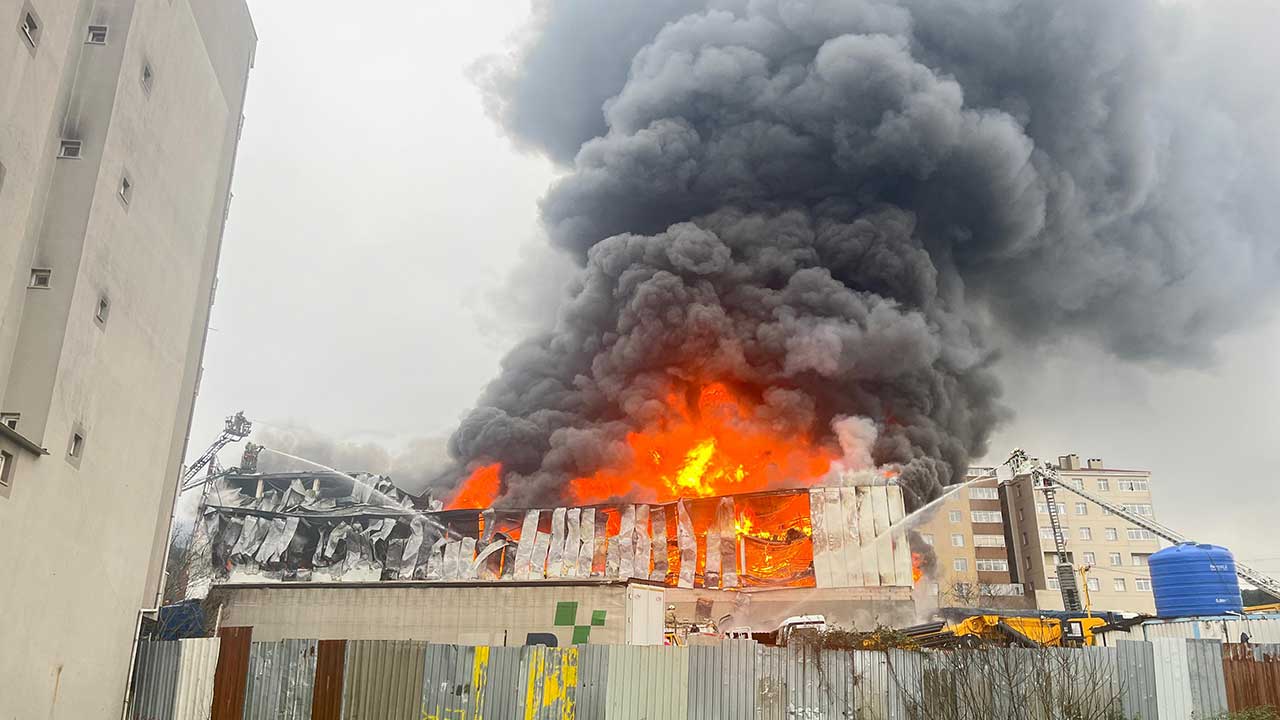 İstanbul Ataşehir'de korkutan yangın! Otel tahliye edildi