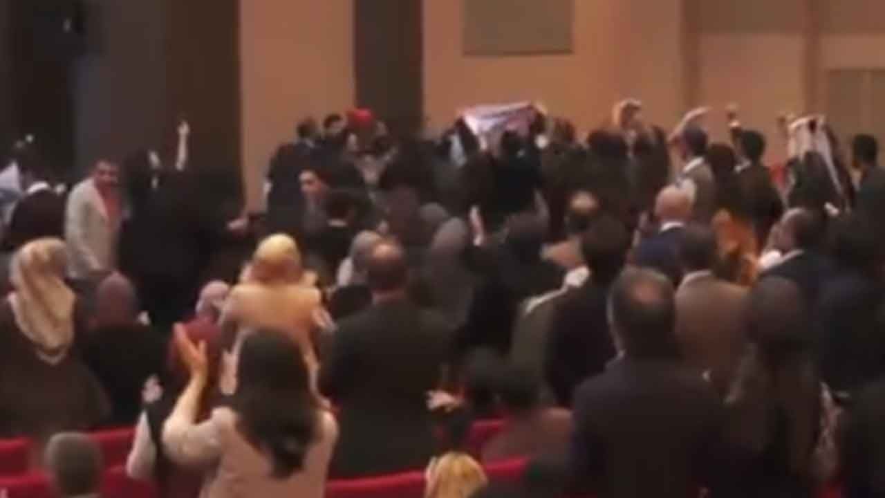 Foto - İstanbul Barosu seçimlerinde skandal: Başörtüyü yasaklayanlar, LGBT’yi dayatmaya kalktı