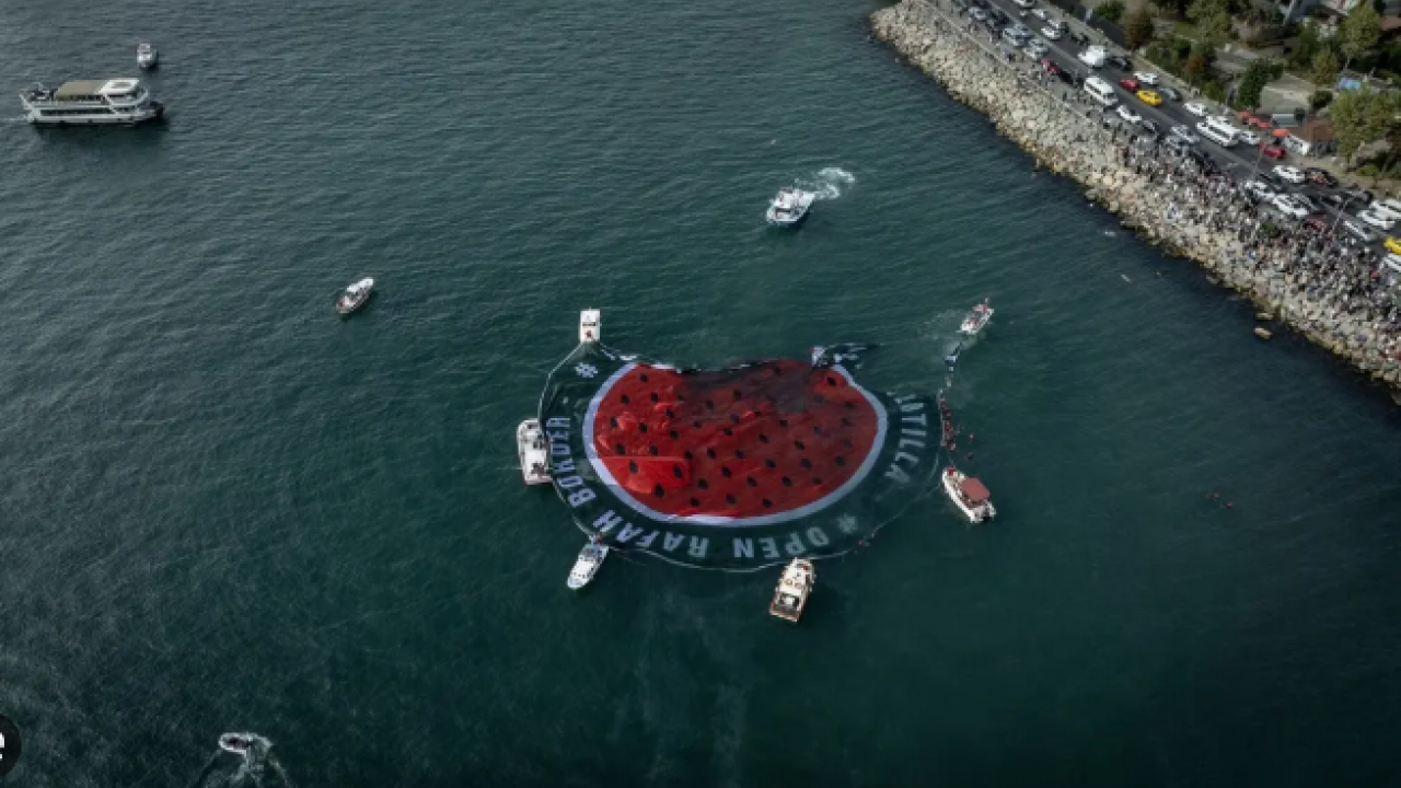 Foto - İstanbul Boğazı Gazze'yi selamladı