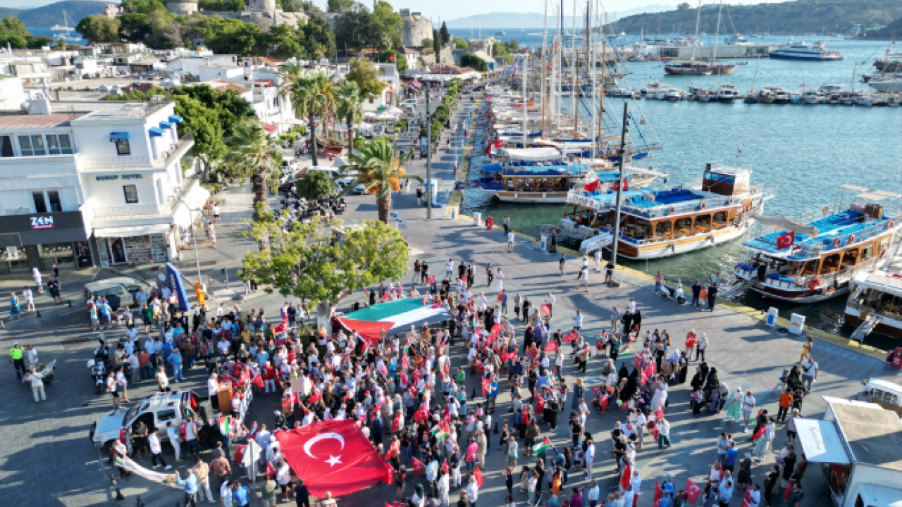 Foto - İstanbul Boğazı Gazze'yi selamladı