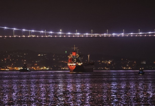 Foto - İstanbul Boğazı gemi trafiğine kapatıldı