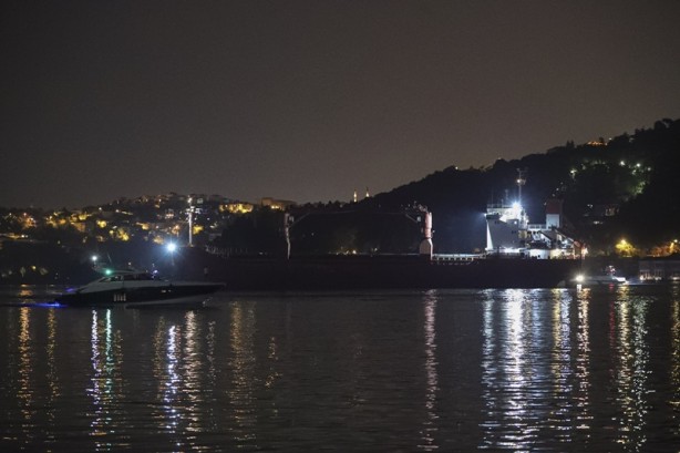 Foto - İstanbul Boğazı gemi trafiğine kapatıldı