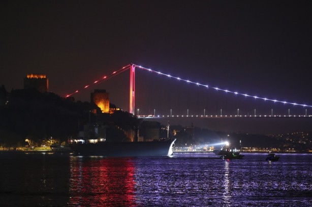 Foto - İstanbul Boğazı gemi trafiğine kapatıldı