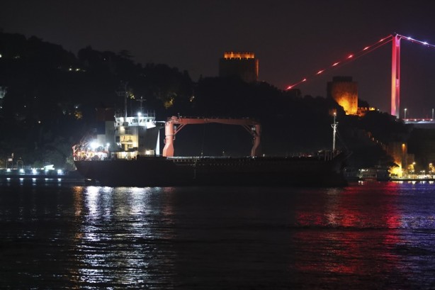 Foto - İstanbul Boğazı gemi trafiğine kapatıldı