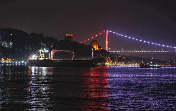 Foto - İstanbul Boğazı gemi trafiğine kapatıldı