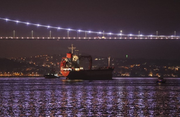 Foto - İstanbul Boğazı gemi trafiğine kapatıldı