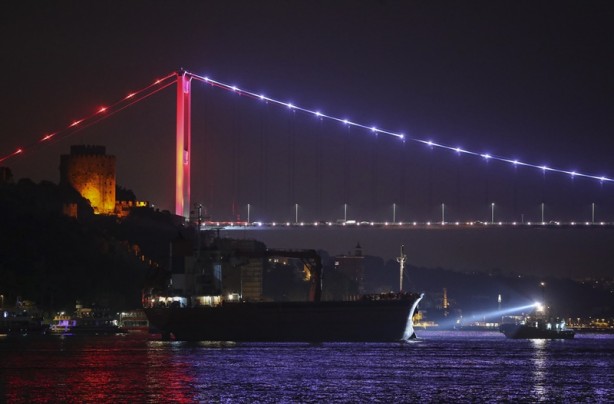  İstanbul Boğazı gemi trafiğine kapatıldı