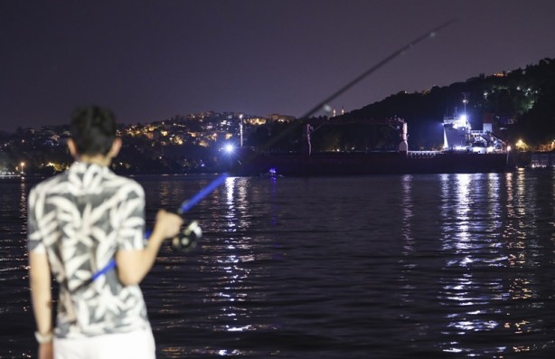 Foto - İstanbul Boğazı gemi trafiğine kapatıldı