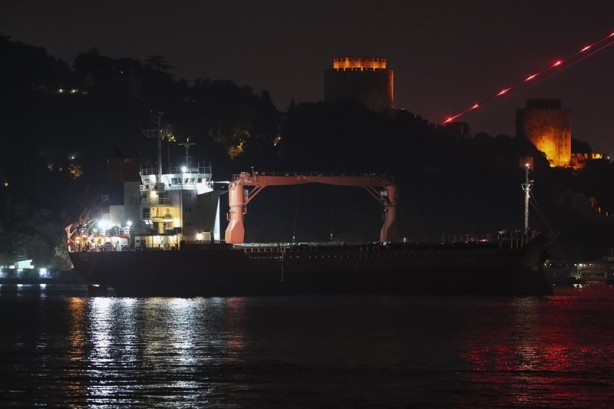 Foto - İstanbul Boğazı gemi trafiğine kapatıldı