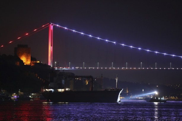 Foto - İstanbul Boğazı gemi trafiğine kapatıldı