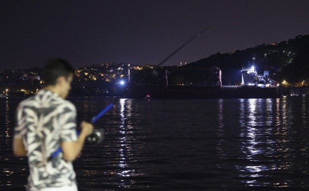 Foto - İstanbul Boğazı gemi trafiğine kapatıldı