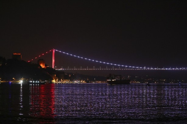 Foto - İstanbul Boğazı gemi trafiğine kapatıldı