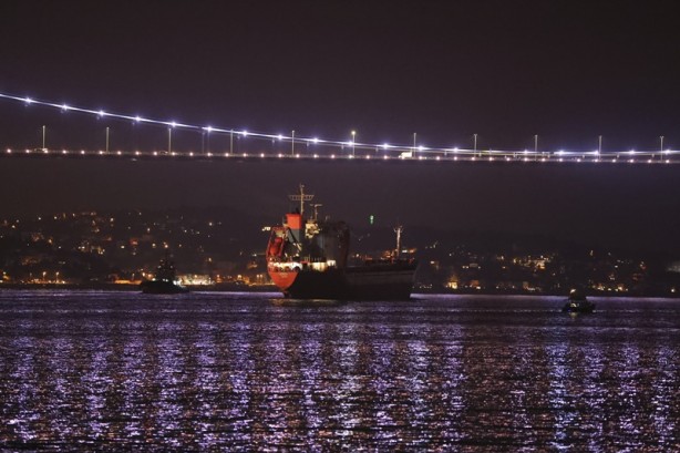 Foto - İstanbul Boğazı gemi trafiğine kapatıldı