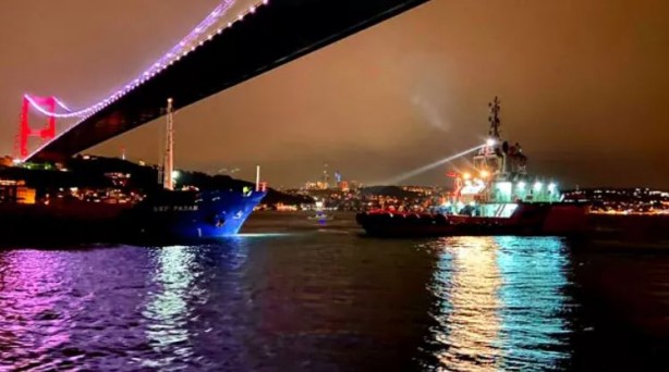Foto - İstanbul Boğazı gemi trafiğine tekrar açıldı