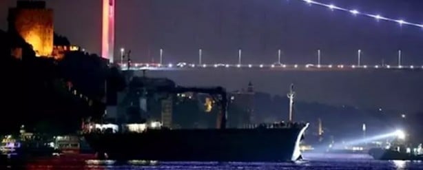 Foto - İstanbul Boğazı gemi trafiğine tekrar açıldı