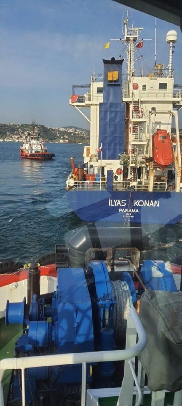 Foto - İstanbul Boğazı’nda gemi arızası