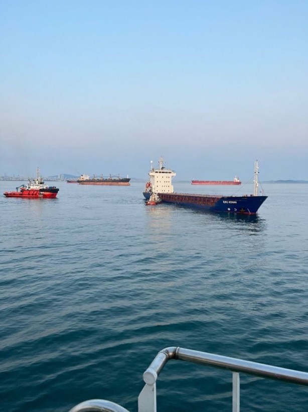 Foto - İstanbul Boğazı’nda gemi arızası