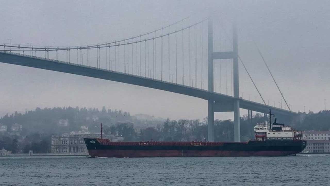 Foto - İstanbul Boğazı'nda gemi trafiği çift yönlü kapatıldı