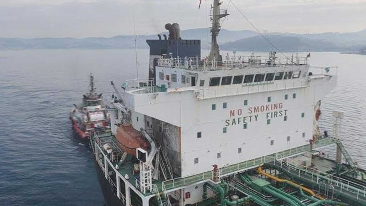 Foto - İstanbul Boğazı'nda gemi trafiği çift yönlü kapatıldı