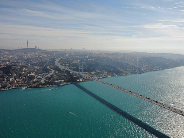 İstanbul Boğazı'nda muhteşem görüntü!