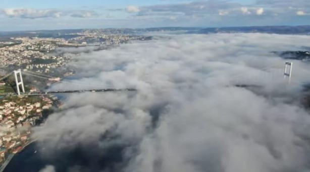 Foto - İstanbul Boğazı'nda sıra dışı anlar! Gemi geçişlerine kapatıldı