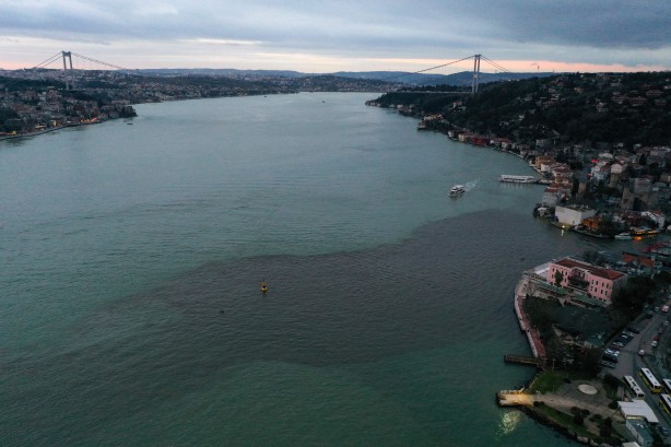Foto - İstanbul Boğazı'nın rengi değişti!