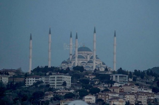 Foto - İstanbul camilerinde mahyalar yakıldı
