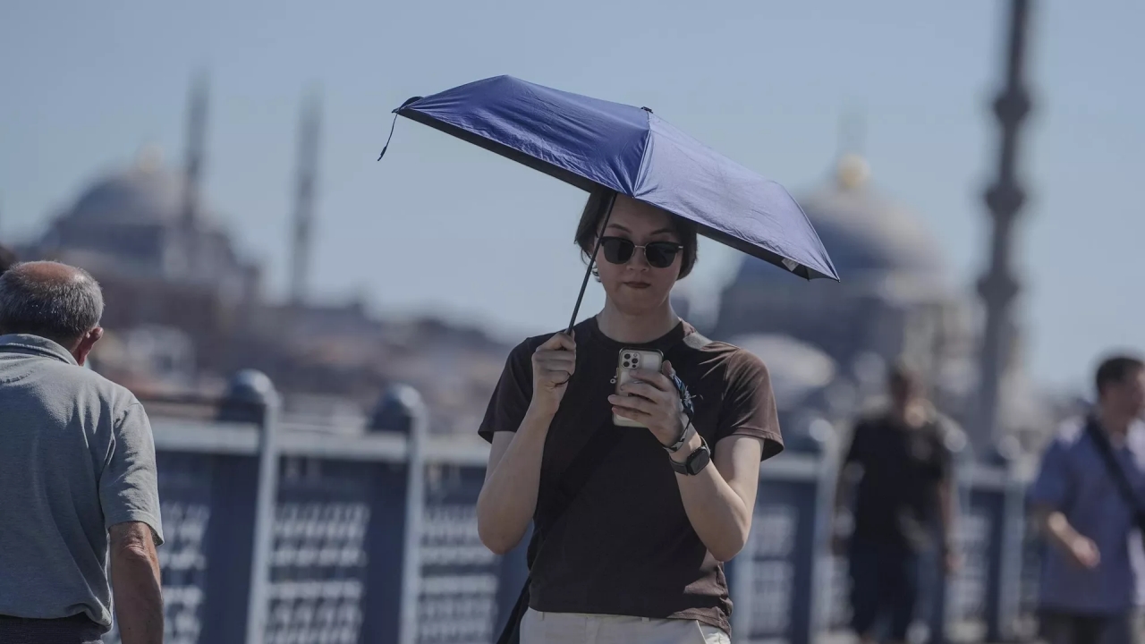 Foto - İstanbul çeyrek asırdır böyle sıcak görmedi! AKOM "O saate dikkat" dedi: Daha kötüsü geliyor