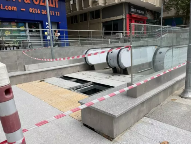 Foto - İstanbul dökülüyor! Ne merdivenler çalışıyor ne İBB