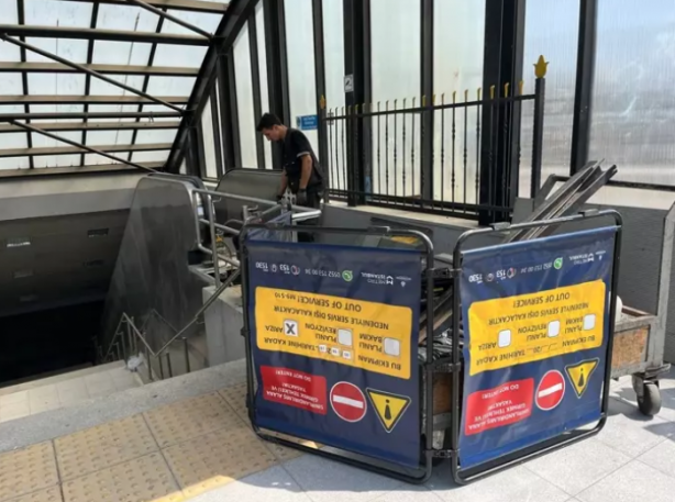 Foto - İstanbul dökülüyor! Ne merdivenler çalışıyor ne İBB