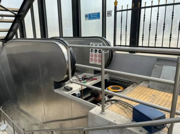 Foto - İstanbul dökülüyor! Ne merdivenler çalışıyor ne İBB