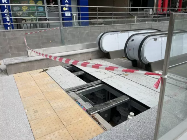 Foto - İstanbul dökülüyor! Ne merdivenler çalışıyor ne İBB