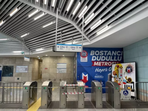 Foto - İstanbul dökülüyor! Ne merdivenler çalışıyor ne İBB